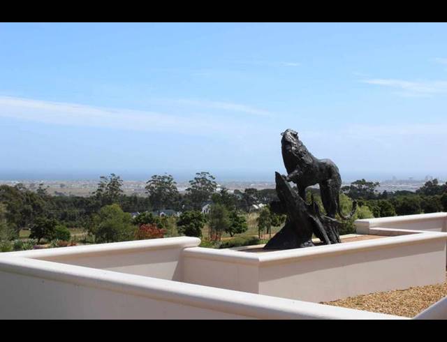 5 BEDROOM HOUSE FOR SALE IN SIR LOWRY'S PASS